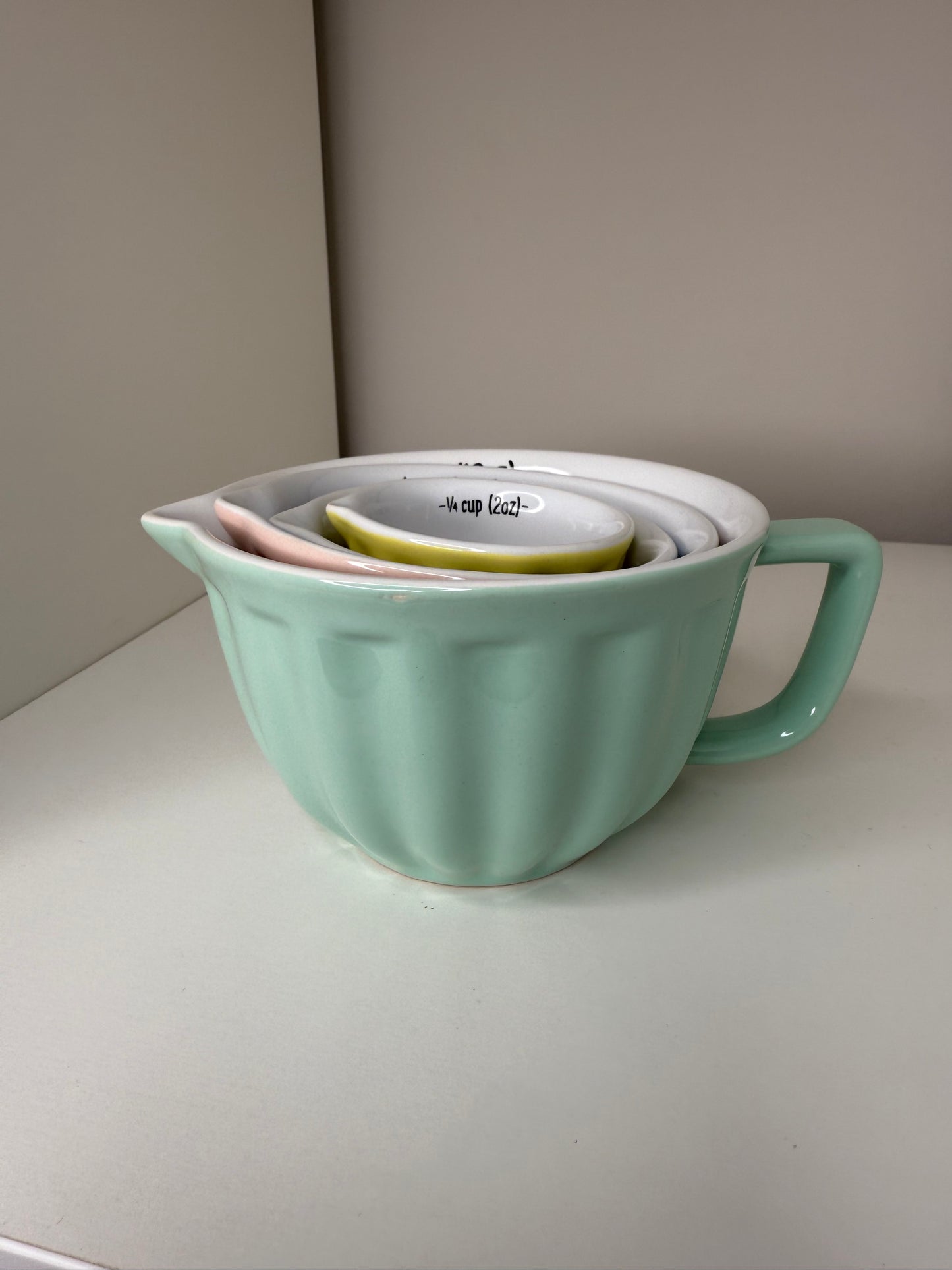Retro pastel measuring cups