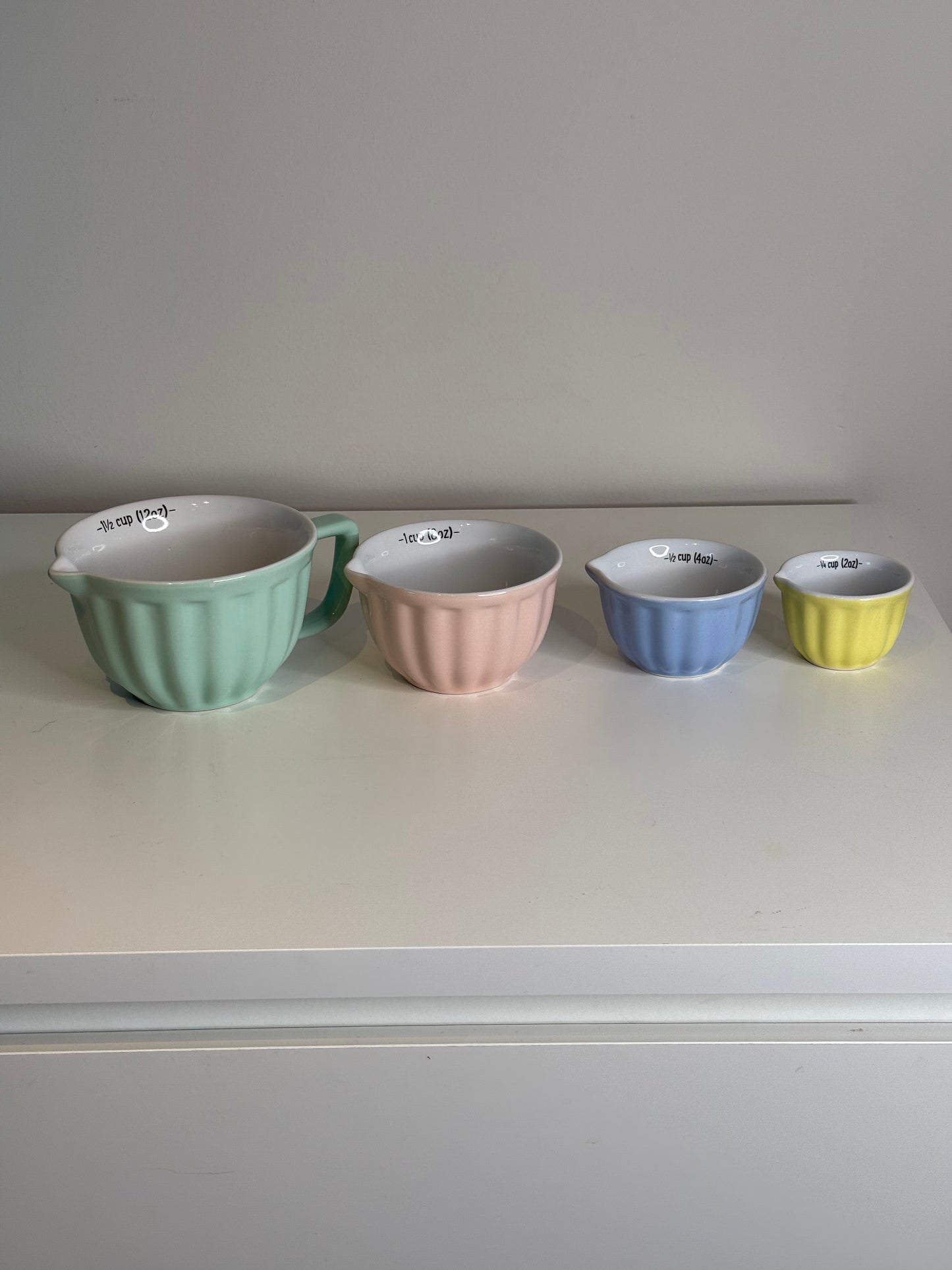 Retro pastel measuring cups