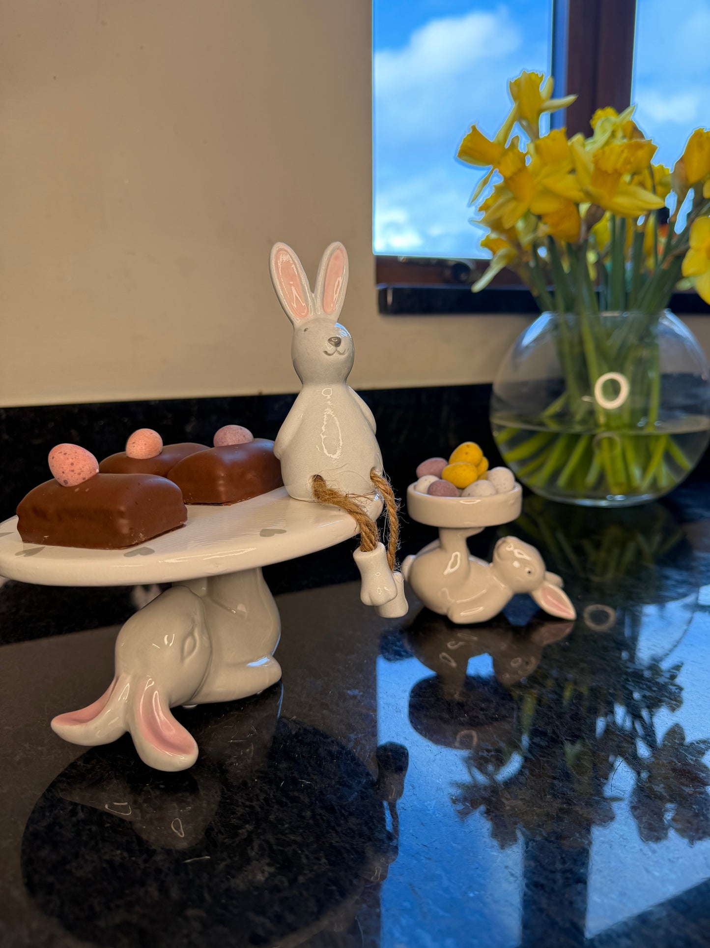 Rabbit cake stand