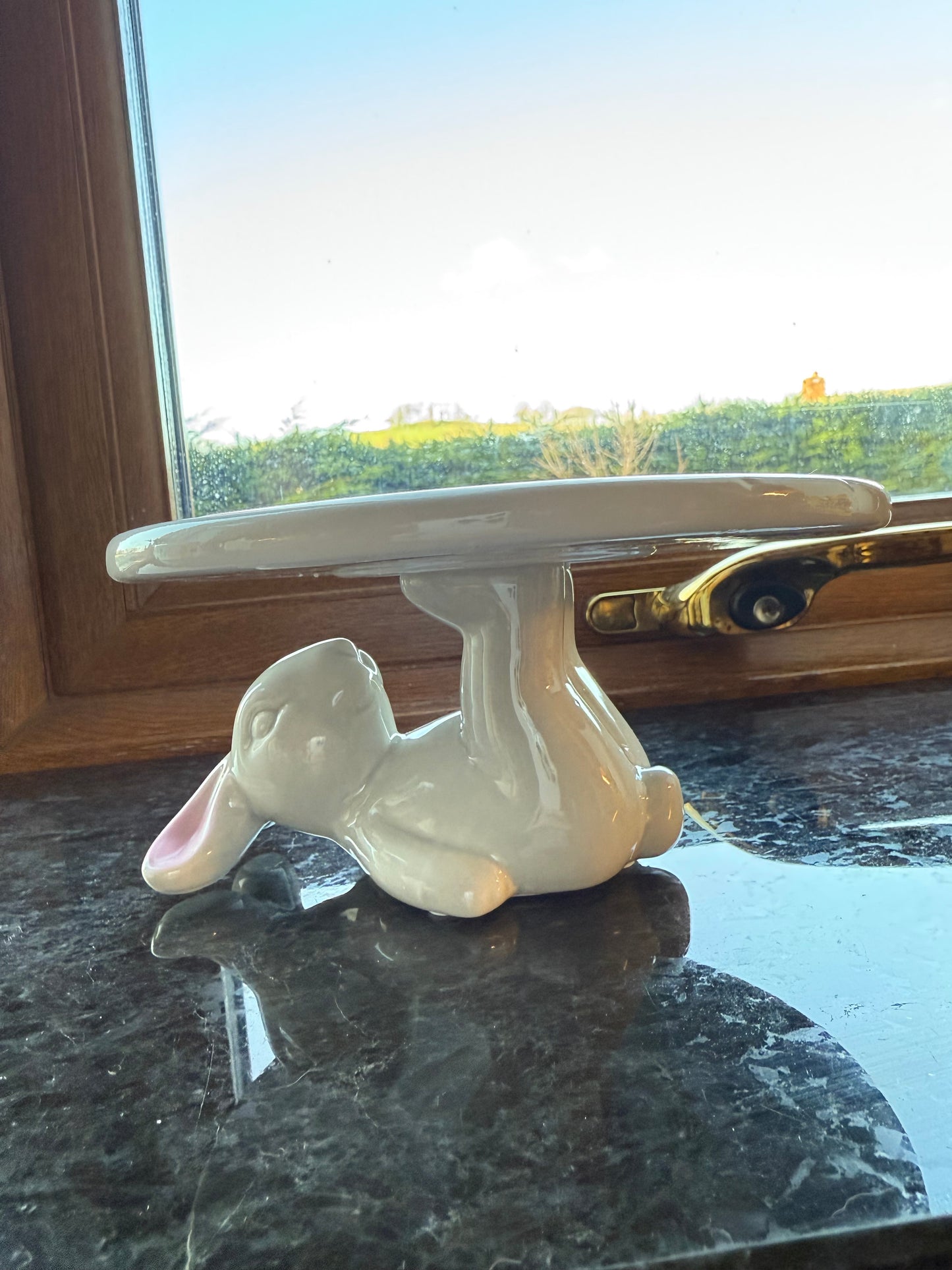 Rabbit cake stand